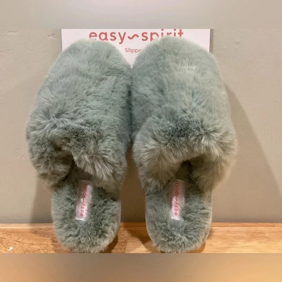 EASY SPIRIT fuzzy green slippers. Women’s size 5/6. Luxurious. NWTS. - Picture 7 of 8